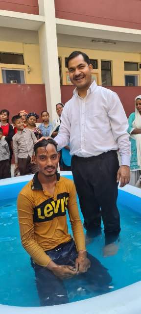 Formerly a Hindu, now preaching Christ to his Nepalese community, Pastor Anuj Thomas baptizes new Nepalese believers. Pastor Thomas received his training through Pastor K. Koshy, director of IGO’s Punjab Bible College.
