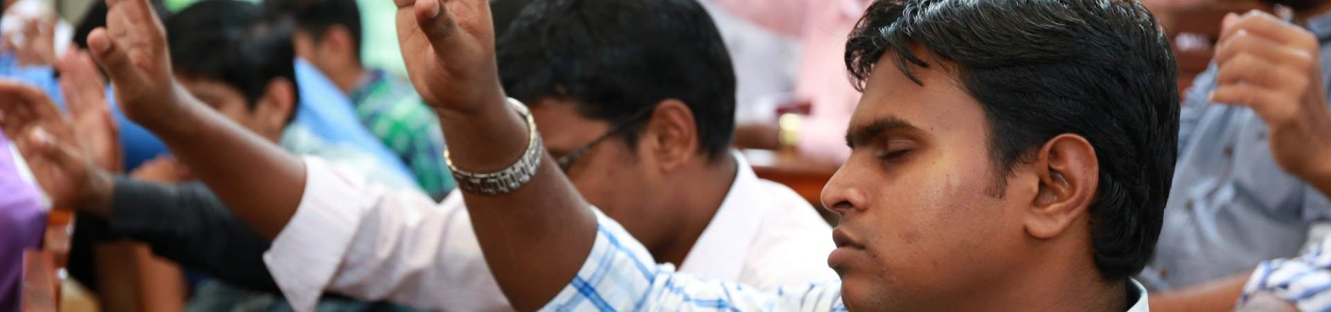 04-IBC-Student-M-Chapel-Prayer-01.JPG