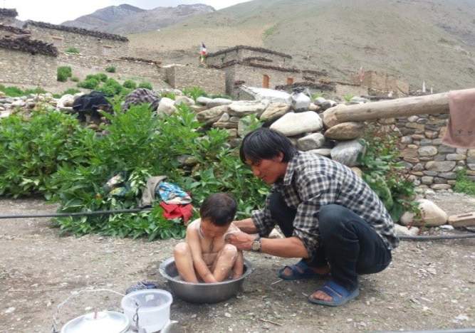 Rodha and her husband bathe the rejected street children who come to them.