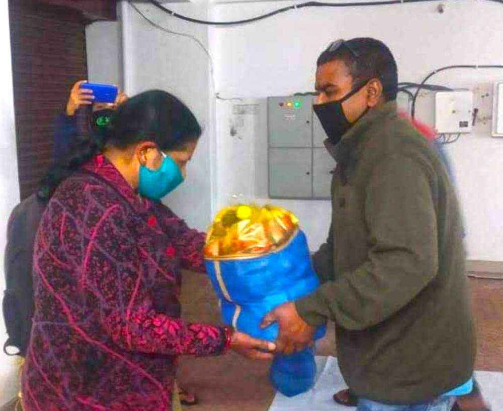 Food distribution in Darjeeling during the COVID pandemic.